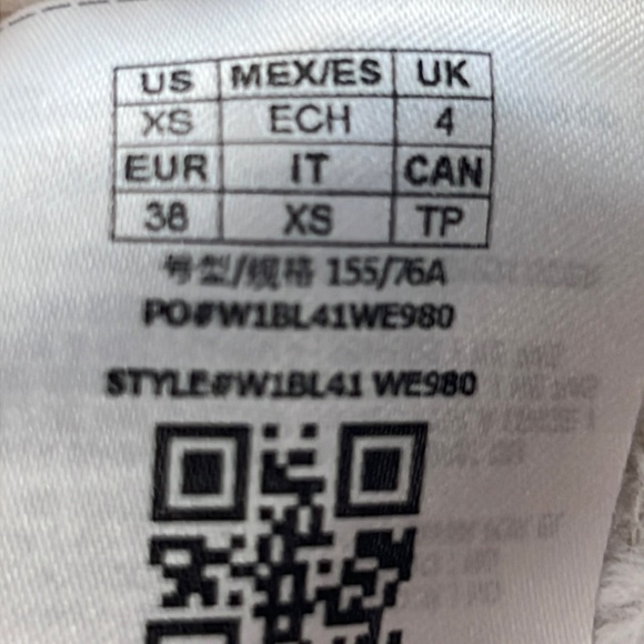 GUESS Teddy Jacket with faux fur. Excellent condition! PTP stretches to 24’ - Picture 8 of 13